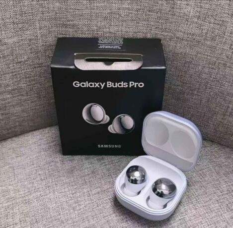 smaaaat-samsong-glaksy-bodz-bro-tdom-akthr-mn-21-saaaat-mstmr-samsung-galaxy-buds-400-dh-big-0