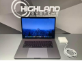 macbook-pro-15-pouce-2017-16-gb-ram-i7-7700hq-double-carte-graphique-amd-radeon-pro-555-256-gb