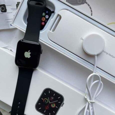 apple-watch-serie7-logo-apple-chargeur-wireless-big-0