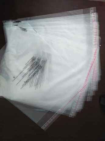 sachet-plastique-avec-adhesif-big-1