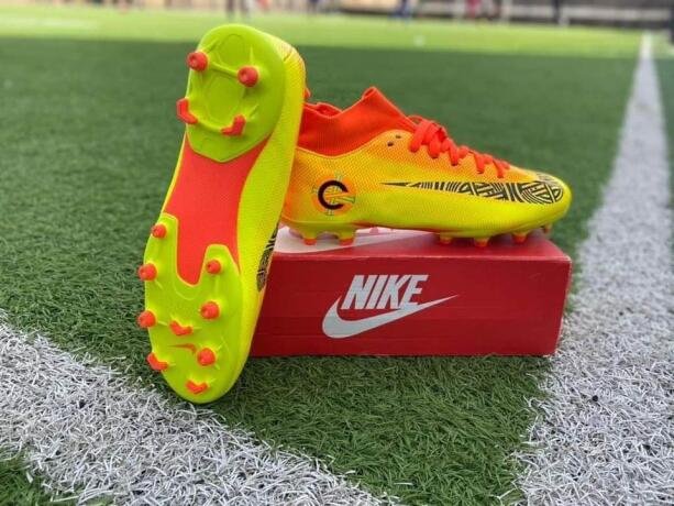 chaussure-de-foot-semi-pro-2021-godas-kodas-big-0